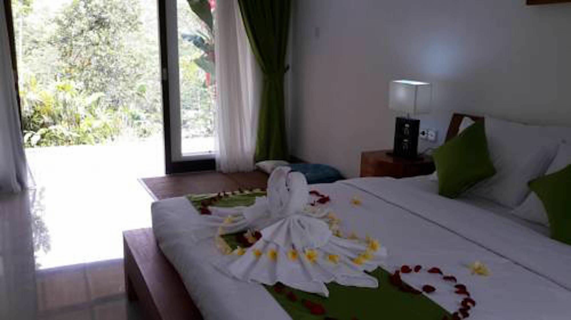 The Aura Shanti Retreat Baturiti Exteriör bild